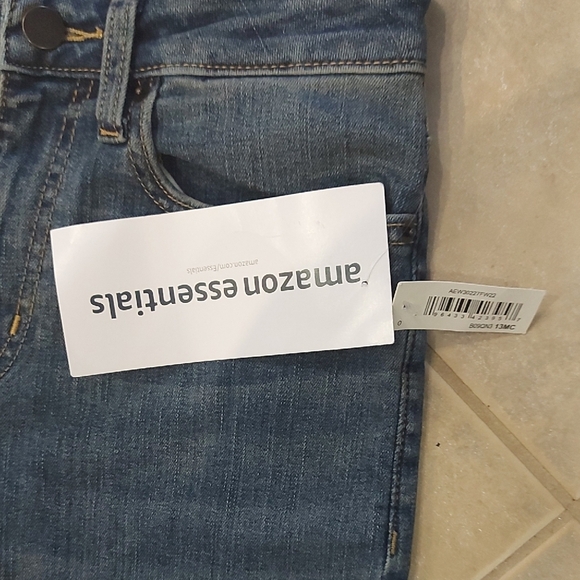 Amazon Essentials Women's Dark Blue Ankle Jeans - Picture 2 of 10